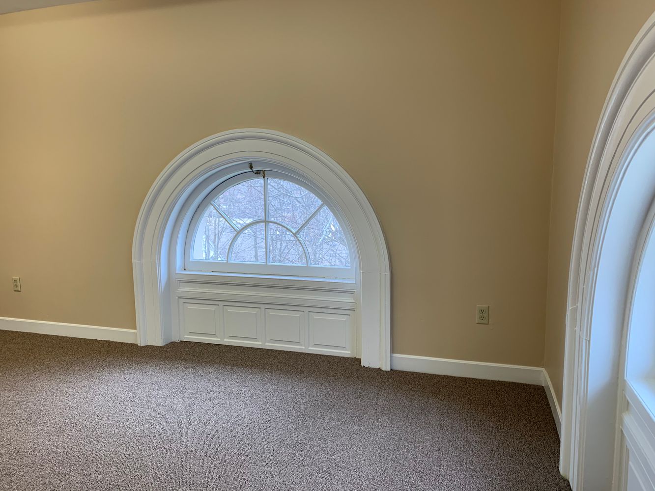Amesbury Building : 100 Main St, Amesbury, MA 01913